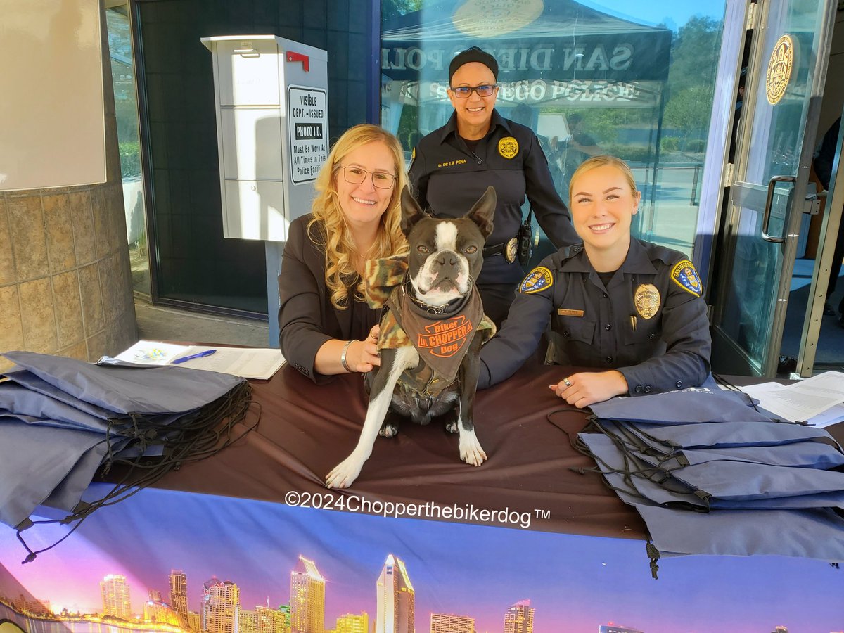 Little Chopper the Biker Dog Jr had a "Full" day 2day, making his 1st stop this morning 2 the <a href="/SanDiegoPD/">San Diego Police Department</a>'s "Woman's Hiring Expo". U know how much he love the ladies.... &amp; showing his support. 💙 YES, SDPD IS hiring, officers and dispatchers..... So you all can apply now.  😁💙😁
