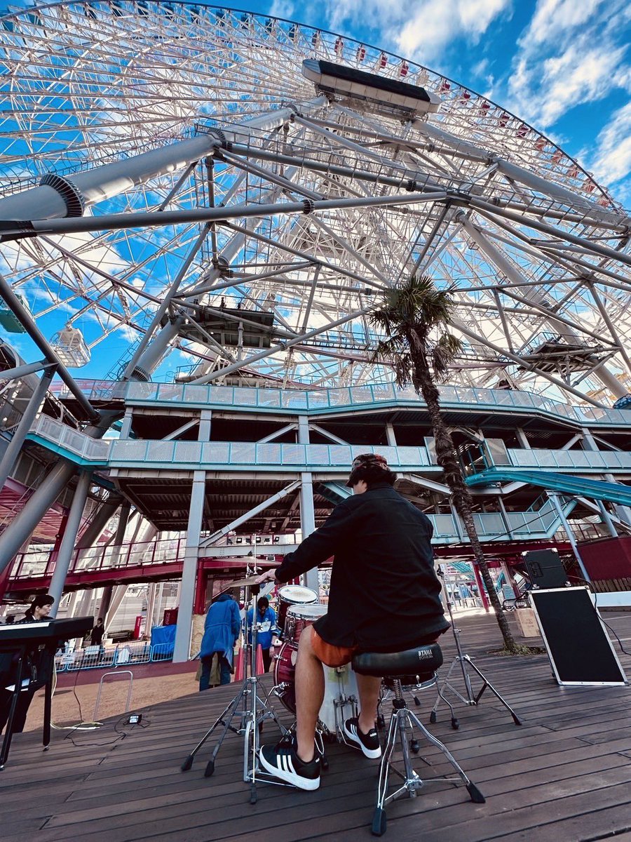 昨日は横浜コスモワールドにて
#yokohamamusicharbor 

ご来場ありがとうございました。

司会の柳井麻希さんのご紹介が圧倒的に声量というワードを頂きまして、葛西もコースター🎢に負けない声量で舞台に立ちました。

昨日は至る所で横浜で音楽が鳴っていました。