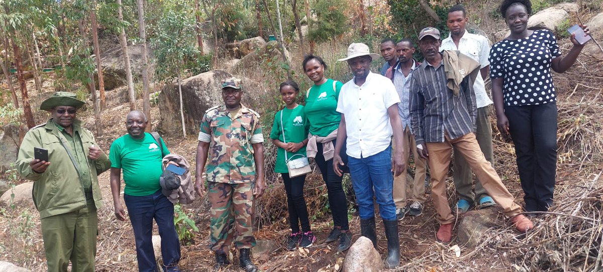 kaiti_gc's tweet photo. We’d like to recognise the incredible work of Dr. Muia, a valued member of the Kalamba community and KGC, who has joined forces with Ecogreen CFA and Kenya Forest Service (KFS) to kick off a tree planting initiative in Nzaui Forest, Makueni County.

#CommunityConservation https://t.co/DU01SPhUTB