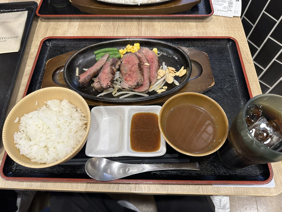 08Wakky's tweet photo. ランチから和牛 https://t.co/GhHGinUrV5