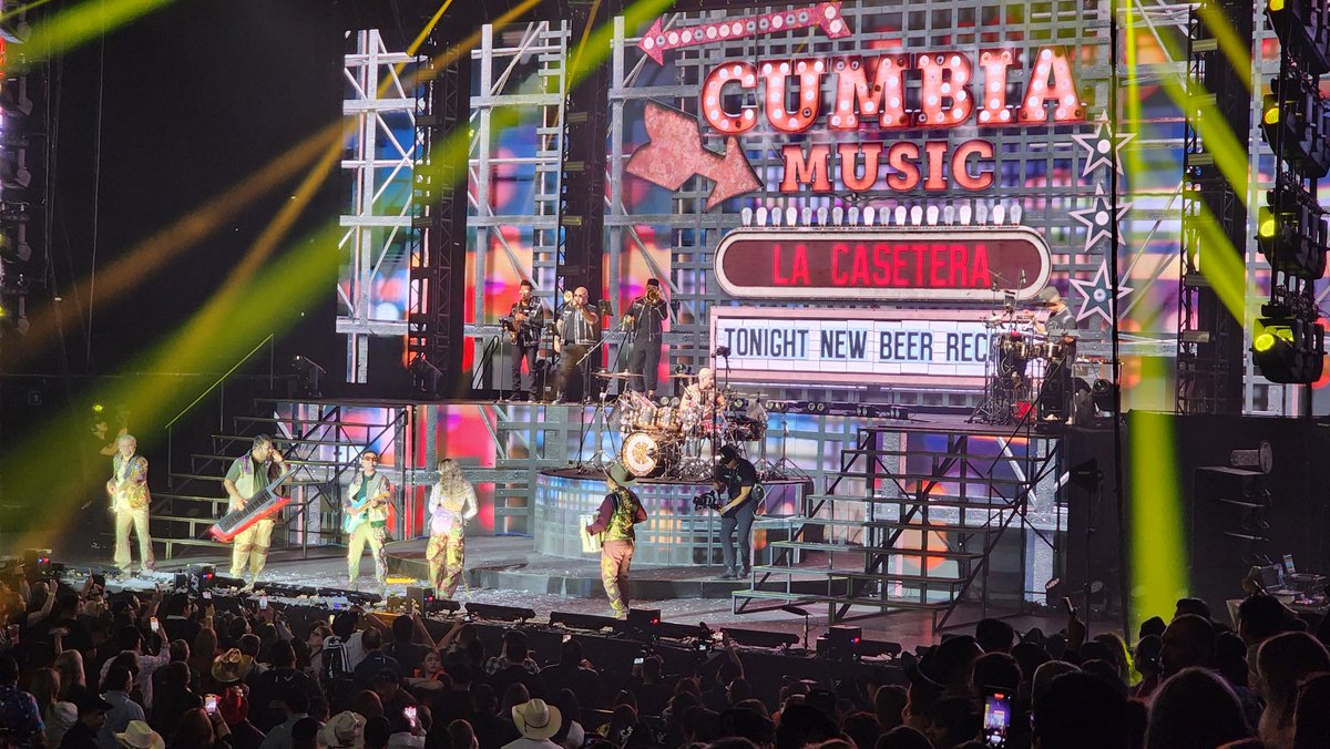 <a href="/alekssyntek_ofi/">Aleks Syntek</a> <a href="/MAGNETOOFICIAL2/">MAGNETOOFICIAL</a> y #Garibaldi, invitados especiales en la Gran Fiesta la <a href="/LaCaseteraMX/">La Casetera</a> en la <a href="/ArenaMtyOficial/">Arena Monterrey</a> 

Más de 3 horas de bailongo y más de 100 canciones fueron el menú que ofreció la banda cumbiera de #Monterrey.

👏🏼👏🏼👏🏼
🔥🔥🔥
😍😍😍

#LaCasetera