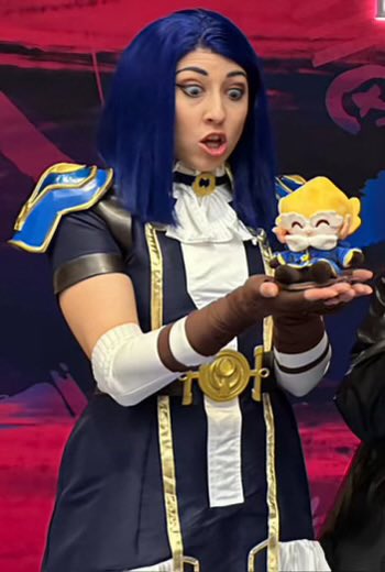 Absolutely dying over <a href="/omgchomp/">chompy gigante 💜 #caitvi</a>’s face when handed this tiny plush Heimerdinger 😂