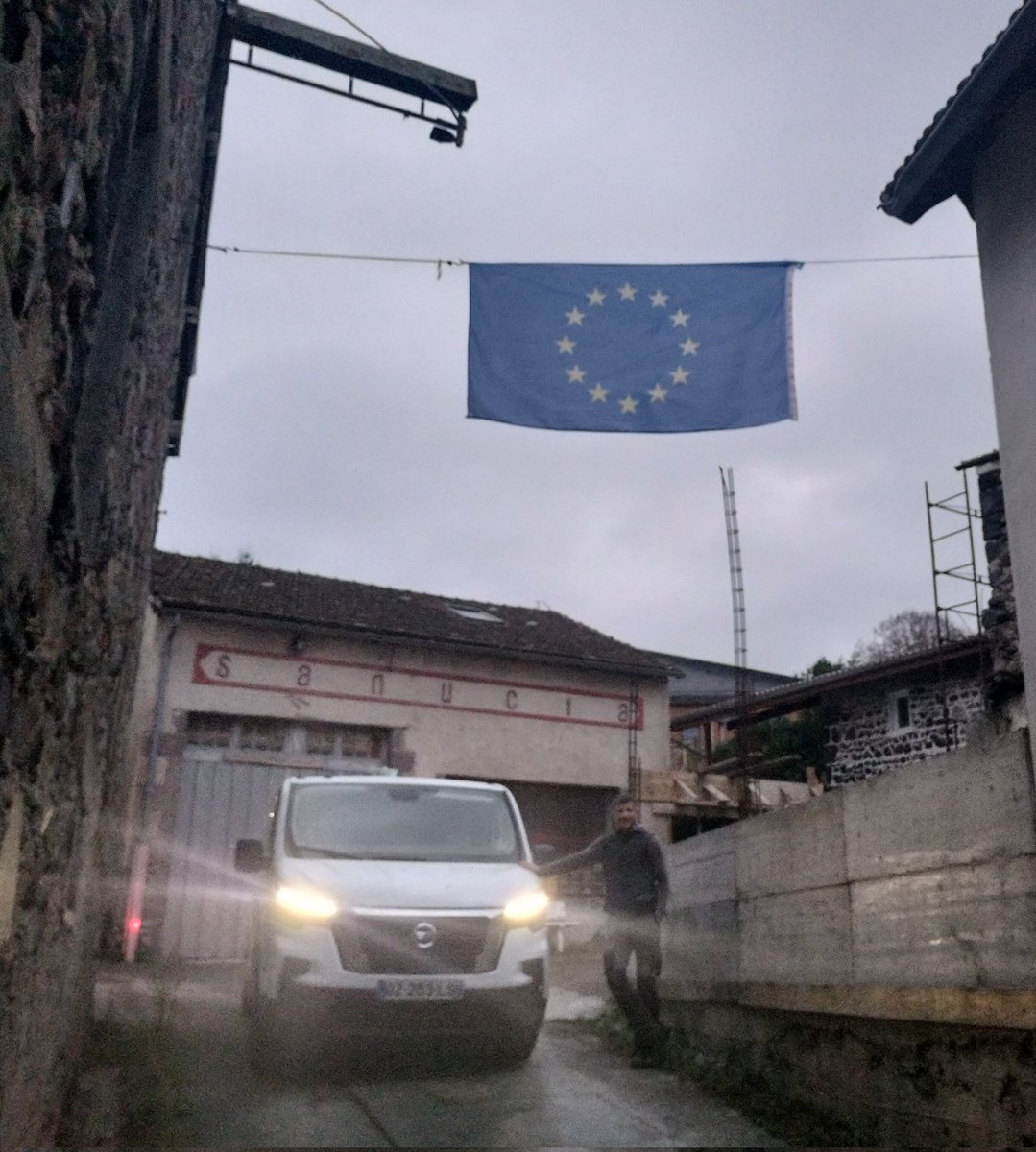 Alexandre💬 (@rousselet_alex) on Twitter photo Leaving <a href="/MakersMontagnes/">Mountain Makers</a> to go to ZAM in 🇩🇪 to prepare for the next #VulcaSeminar.
This year, not with the historic Renault Yellow Van ... But with a new member to introduce to the community, a Nissan NV300 👶🏻🚐
See you in 10 days:
Book your ticket : vulca.eu/seminar24/ Leaving <a href="/MakersMontagnes/">Mountain Makers</a> to go to ZAM in 🇩🇪 to prepare for the next #VulcaSeminar.
This year, not with the historic Renault Yellow Van ... But with a new member to introduce to the community, a Nissan NV300 👶🏻🚐
See you in 10 days:
Book your ticket : vulca.eu/seminar24/