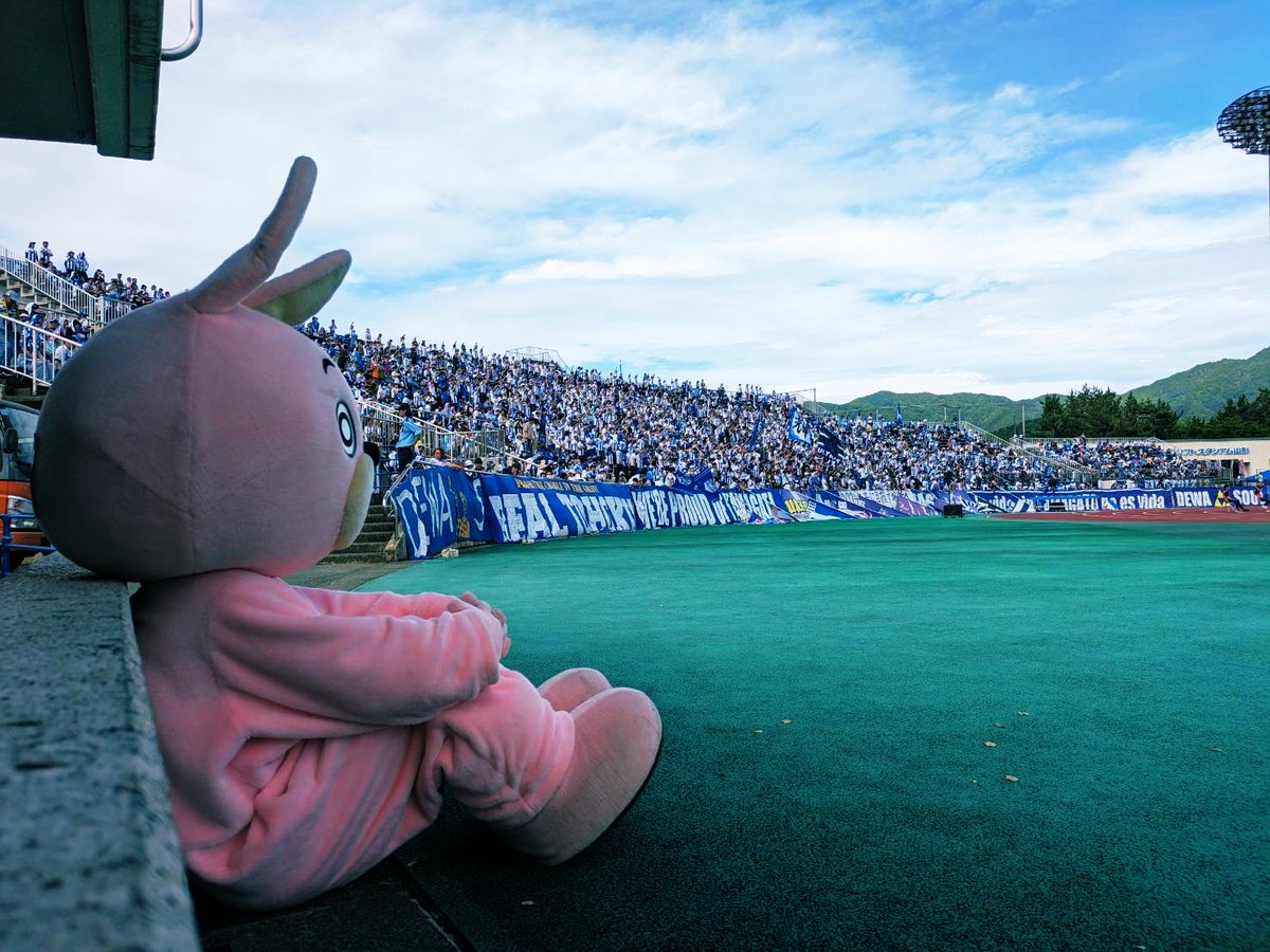 momoiro_usahi's tweet photo. すげぇよモンテディオ山形。9連勝で4位なんだモン。最高かよ

※写真はモンテディオ応援デーの時のものです。 https://t.co/kciSZEuxfu