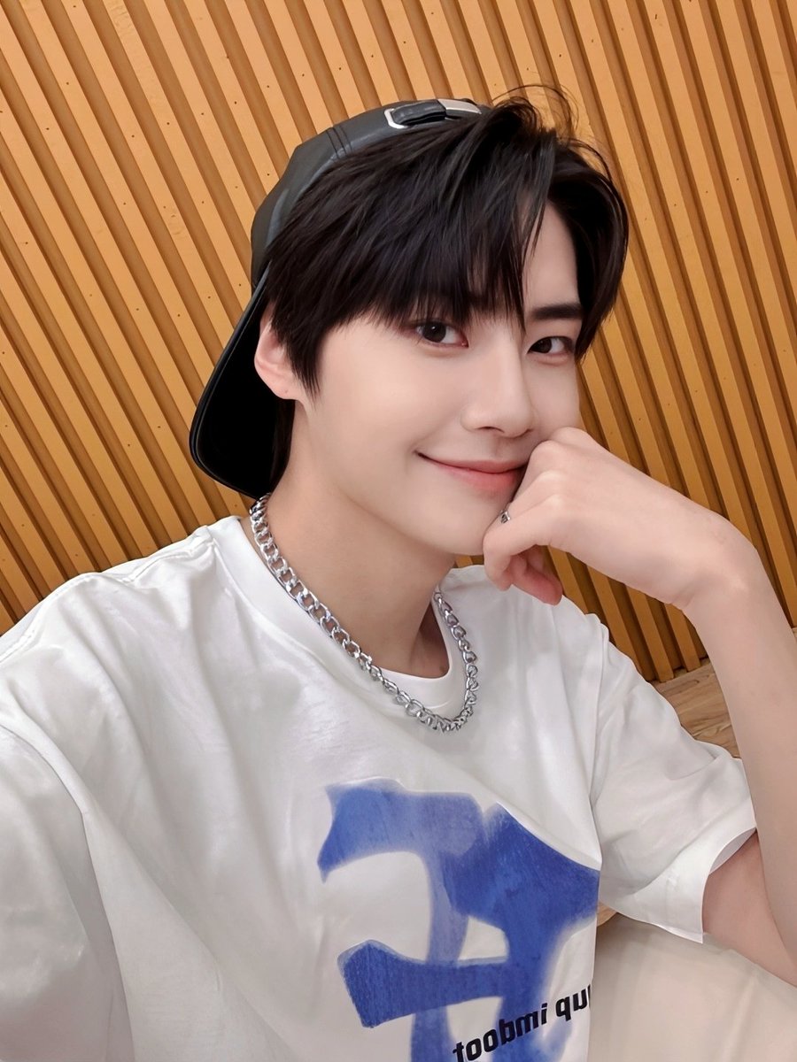 LJH_official's tweet photo. [📸]

241110 ‘팬사인회' 완료♡

✮ *       ˚        .            ⁺           ˚ 
.  " 좋아한다? 아닌데, 나는 사랑하는데 " ｡𖤐
     ⁺                   ˚          ⁺           . ⋆⁺₊⋆

#이진혁 #LEEJINHYUK
#RELAX #NEW_QUEST_JUNGLE https://t.co/qV64S3IFzs