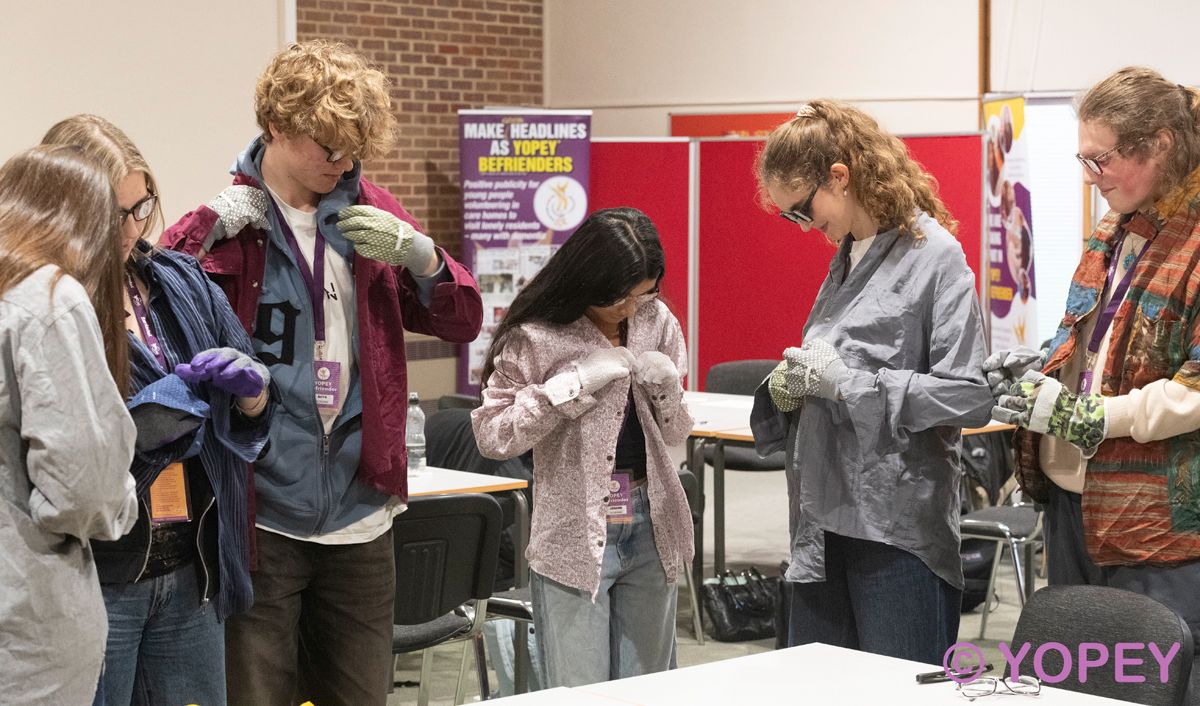 #youngpeople preparing to #makeadifference by #enrichinglives of #elderly #carehome residents.

Redborne Upper School in #Ampthill #Bedfordshire is new to YOPEY Befriender.

We trained 20 of its sixth-formers to be Befrienders at local care home Richmond Manor.

#terrific