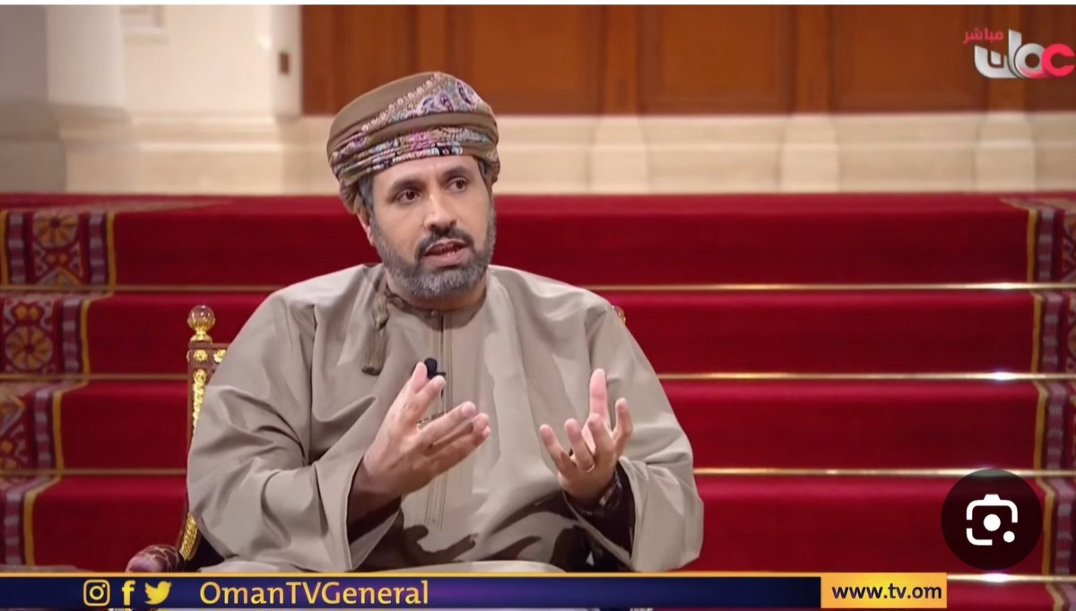 حل مشكلة الباحثين عن عمل يحتاج إلى قرار،
نعم حل المشكلة هو قرار واضح وصارم ... 
تحدد المهن التي يشغلها الوافدون في الحكومة والقطاع الخاص....
إعطاء كل الجهات عاما كاملا لتصحيح اوضاعها...
بعد العام لايسمح بإصدار ماذونية عمل أو تجديدها للمهن المعمنه نهائيا ....
طرح برنامج لدعم