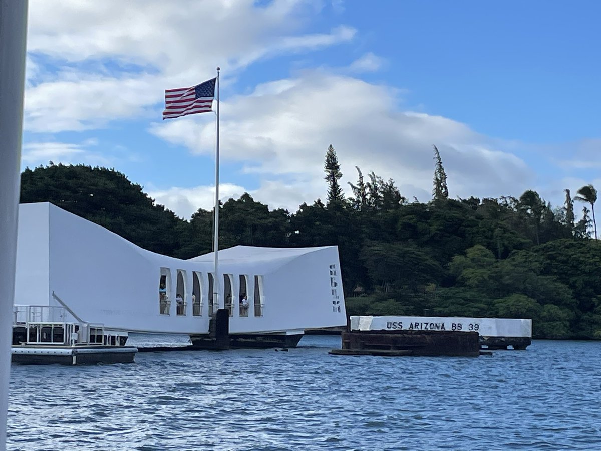 Tim Cook tweet media