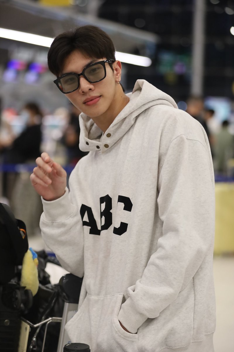 nui_panita's tweet photo. ภูมิใจที่ได้เป็นคนนึงใน 700K 
#700kalwayslovelonglee https://t.co/XeEyscgdNo