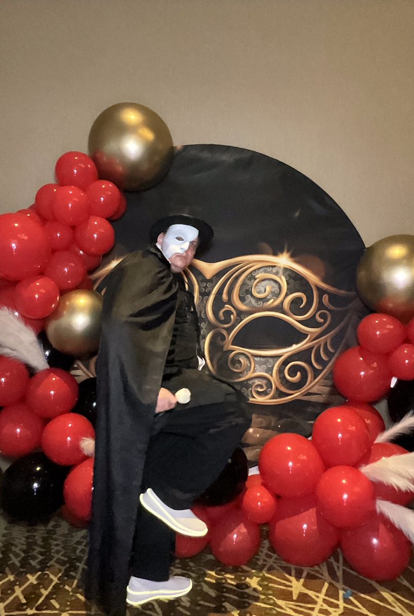 MarcMatthesson's tweet photo. Phantom of The Reza!
Light Your Own Path!
@RezaFootwear
#REZA #lightyourownpath #footwear #sneakers #fashion #phantomoftheopera #phantom #actor #actorlife #actorslife #model #modellife https://t.co/ln3GyDKp9T