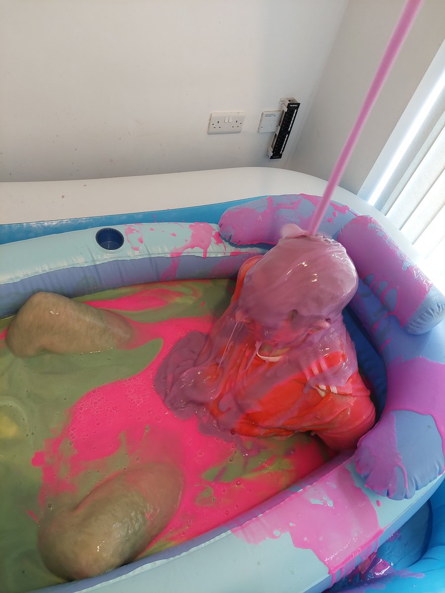 pleasegungeme's tweet photo. Wishing all of my followers a very slimy and sloppy Sunday.

Who wants to join me in the pool?

#gunge #gunged #gungetank #slime #WAM #pies #lycra #footiekit https://t.co/IZWHjM5ftG