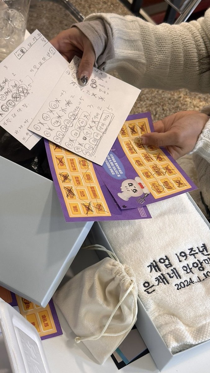 crownzlover's tweet photo. #은채네_와앙만두
개업19주년기념수건을 가지기위해서
삼수.. 아니 사수한 여자들이 있다 ? ! https://t.co/POzbQuMVQM