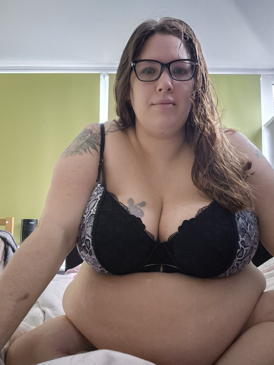 40hBbw's tweet photo. Fresh out the shower who wants to play? https://t.co/cl3N8C0cFx