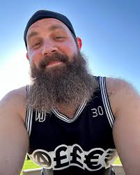 Just a reminder that you can be gay and still believe in God. You can be gay and not agree with everything that the gay community stands for. If this is you, don’t feel discouraged. Keep your head up and stand firm in your truth! Christ is King 👑