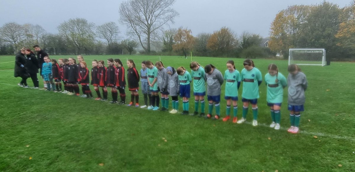 <a href="/LacebyFC/">Laceby FC</a> U10 &amp; <a href="/BottesfordTown/">Bottesford Town FC</a> U10 Belles sharing a moment of silence to honour armed forces before kick off yesterday.
Brilliant to see, girls 🌹⚽️