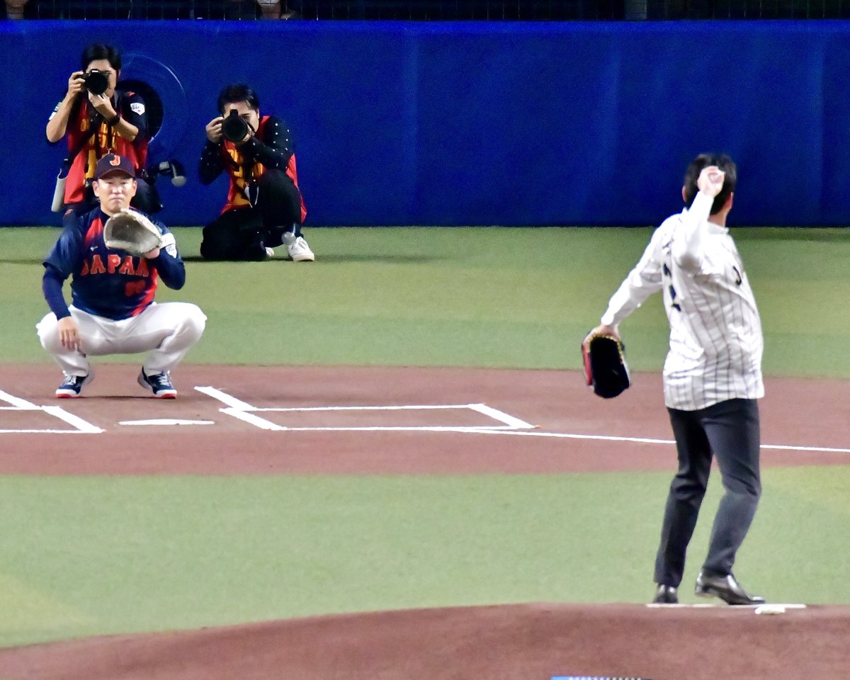 pooh_photo_1011's tweet image. アライババッテリーの始球式！

こんなのドラゴンズファン大歓喜ですよ

 #井端弘和
 #荒木雅博
 #中日ドラゴンズ
 #Dragons
 #侍ジャパン