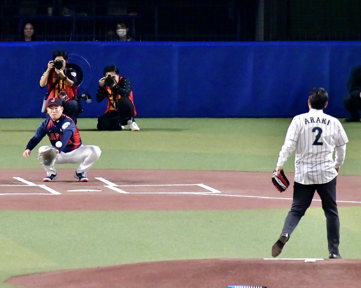 pooh_photo_1011's tweet image. アライババッテリーの始球式！

こんなのドラゴンズファン大歓喜ですよ

 #井端弘和
 #荒木雅博
 #中日ドラゴンズ
 #Dragons
 #侍ジャパン