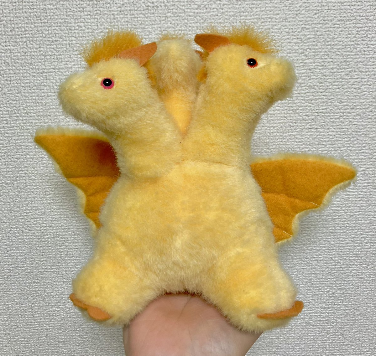 ここ数年追い求めていた「キングギドラ」のぬいぐるみをついに手に入れ