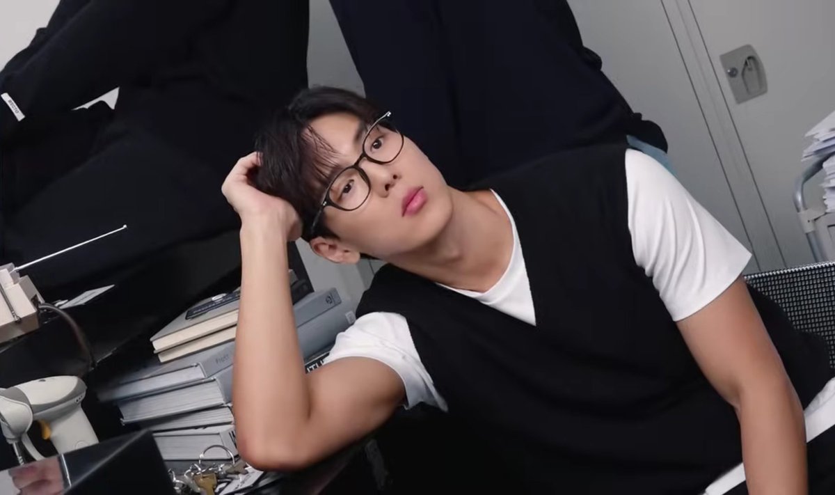 shownu with glasses 🥹