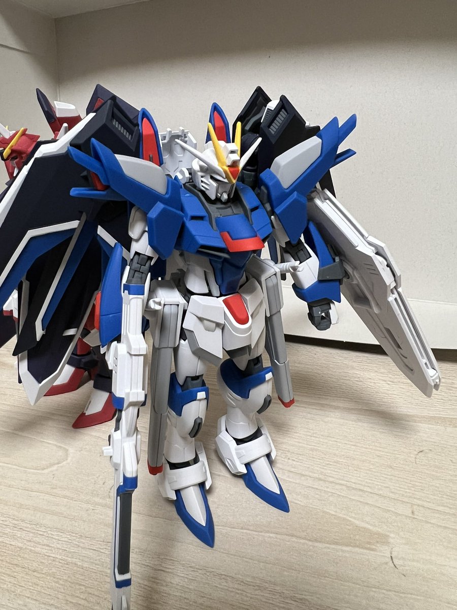 9knm2222's tweet photo. 劇場版SEED２機作成😆余りSEED系は好きじゃなかったけどこの劇場版機体はカッコ良い✨
#ガンプラ
#SEEDFreedom
#ライジングフリーダムガンダム
#イモータルジャスティスガンダム https://t.co/gLRwLJwRBH