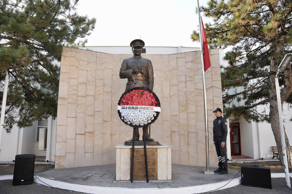 Gazi Mustafa Kemal Atatürk’ün aramızdan ayrılışının 86. yılında Gülhane Külliyemizde, Rektörümüz Prof. Dr. Kemalettin Aydın’ın öncülüğünde, akademik ve idari kadromuzun katılımıyla anlamlı bir tören düzenledik.
Atatürk’ün bizlere bıraktığı en büyük hedef olan muasır medeniyetler