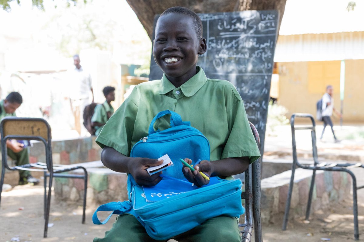 UNICEFSudan's tweet image. 🎒📚 Some 3,500 children at @unicef supported Safe Learning Space in #Kassala state have received essential learning &amp;amp; recreational supplies.

This vital support enhances access to education &amp;amp; fosters children’s mental health &amp;amp; well-being. 🙏 to @GPforEducation for the support!