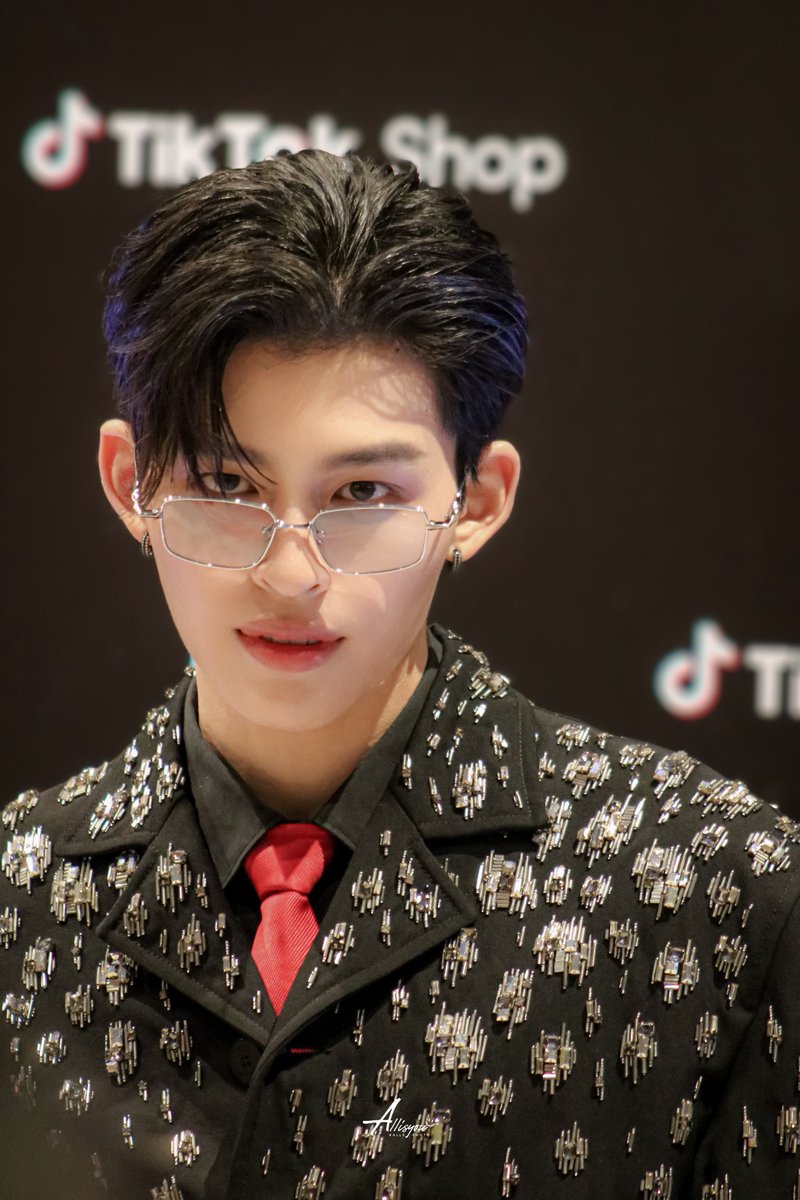 _AllisYou's tweet photo. [101124]  หล่อดูดวิญญาณ​มากปอนด์ 😭😭

 POND TIKTOKSHOP LIVE
#TikTokShop1111Day2
#TikTokShop1111xPOND
#ppnaravit​ @ppnaravit

-- #AllsPhoto​ -​- https://t.co/SS36gJWdxi