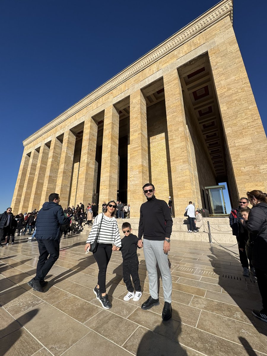 SakAylin's tweet photo. Fikirleriyle bize daima ışık olan Cumhuriyetimizin kurucusu Ata’mızı saygı ve minnetle anıyoruz.. 🖤 #Anıtkabir https://t.co/sdvUjTJRlp