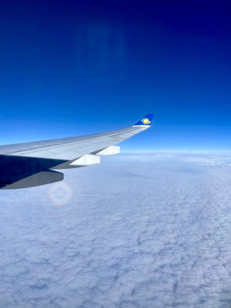 Round rainbow 🌈 and view to Mont Blanc. What a wonderful  rwandaful experience with <a href="/FlyRwandAir/">RwandAir</a>
