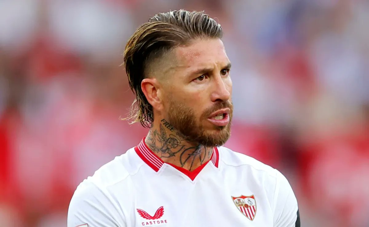 DeadlineDayLive's tweet photo. 🚨 Real Madrid are considering the emergency re-signing of Sergio Ramos, who is a free agent.

They see him as a possible replacement for the injured Eder Militao, who has done his ACL again.

(Source: Fichajes ) https://t.co/ZzpiDc4GDk