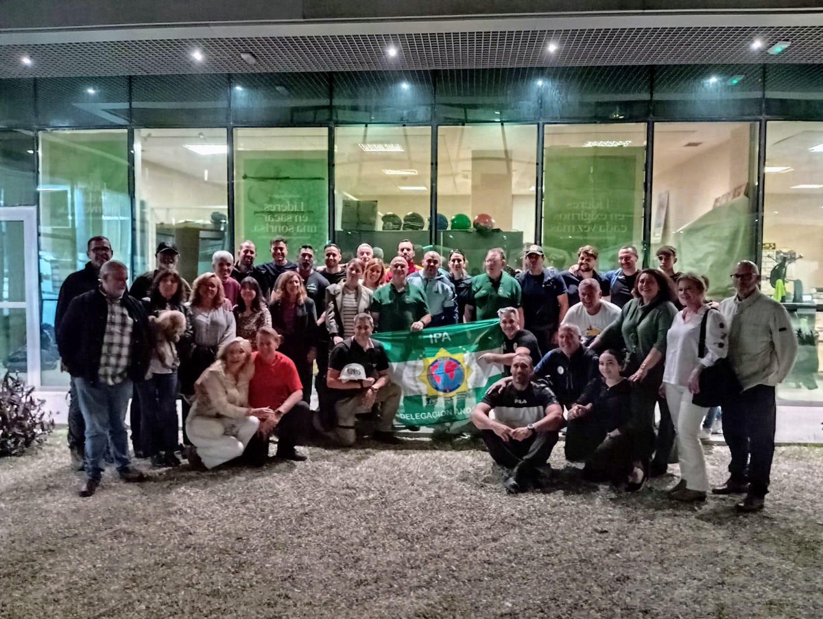 Ya están nuestr@s guerrer@s en casa. Honor y Gloria pata vosotr@s que dignificais nuestros uniformes y Cuerpos ayudando en vuestros días libres a quienes más lo necesitan
Que mejor recibimiento que el de vuestras Familias
Orgullosos de vosotr@s por formar parte de la Familia IPA