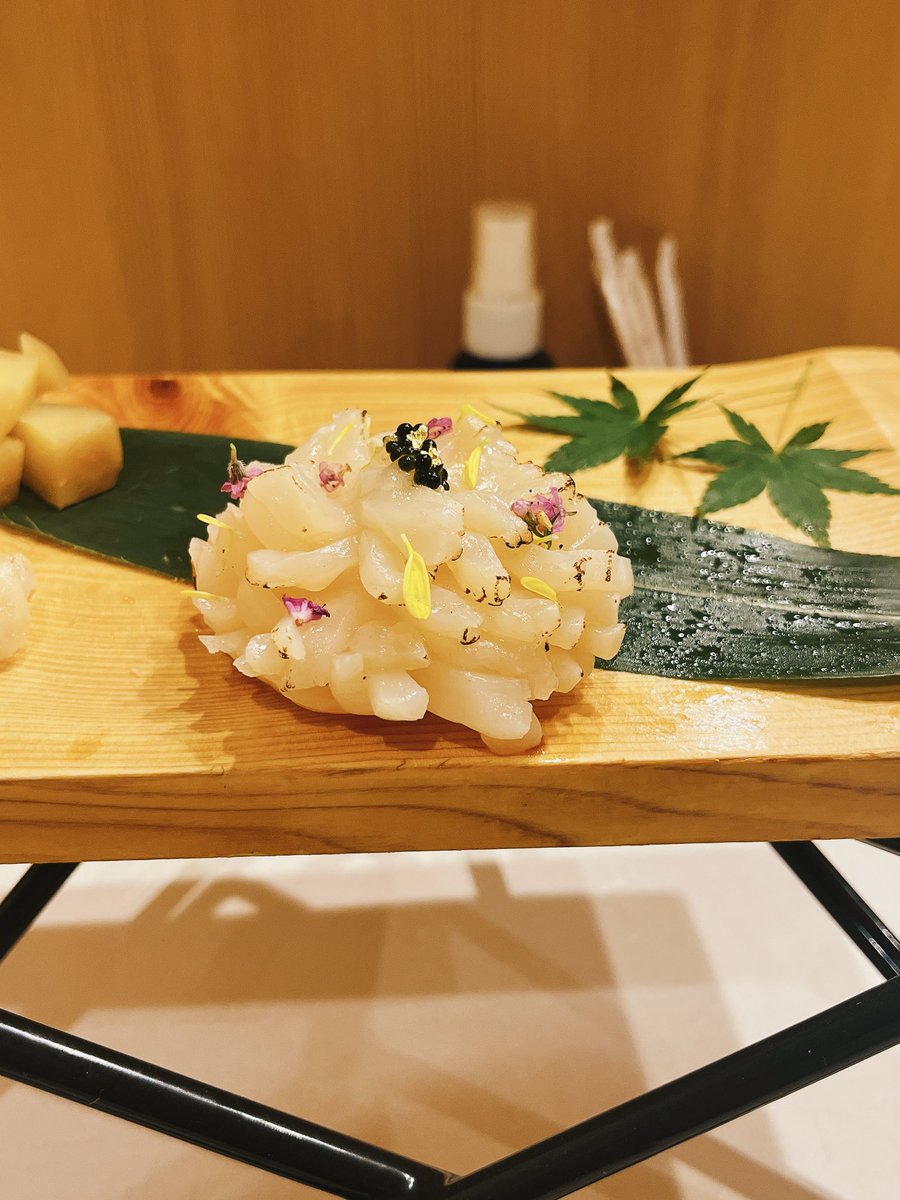 昨日仲良しさんと食べたホタテのお寿司綺麗だった!✨️