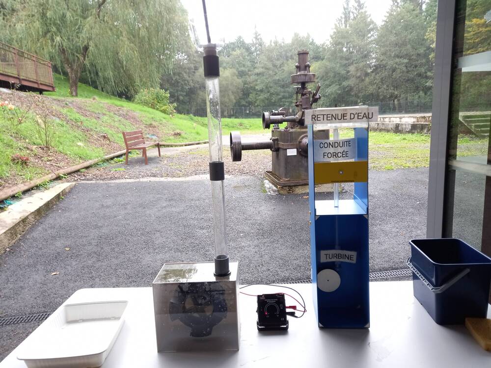 Le 8 octobre, pour la Fête de la Science 2024, le Pôle des Énergies a reçu 3 classes de l'école primaire de Bourganeuf pour comprendre les enjeux de l'hydroélectricité. ⚡

Élèves et professeurs se repartis enchantés avec l'envie de revenir bien vite !

…hosciences.nouvelle-aquitaine.science/articles/fete-…