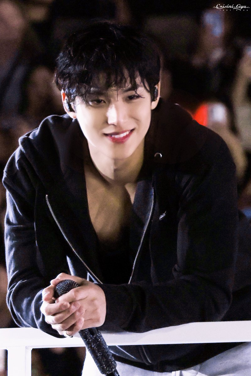 Coisini_Gyu0406's tweet photo. 241109 SEVENTEEN [RIGHT HERE] in L.A

HD2P

#세븐틴 #SEVENTEEN #민규 #MINGYU #ミンギュ@pledis_17
#SVT_RIGHT_HERE_IN_US https://t.co/6us4KgdNa0