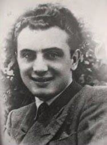 ANPIRomaPosti's tweet photo. Sospettato di essere collegato alla #Resistenza, #LucianoZaro fu ucciso da una squadraccia fascista comandata da un certo maresciallo Crosta,il #24novembre 1944 alla presenza della madre, nella sua casa della frazione di #Arnate.(#Varese).Aveva 20 anni. https://t.co/MGF74LQ8zI