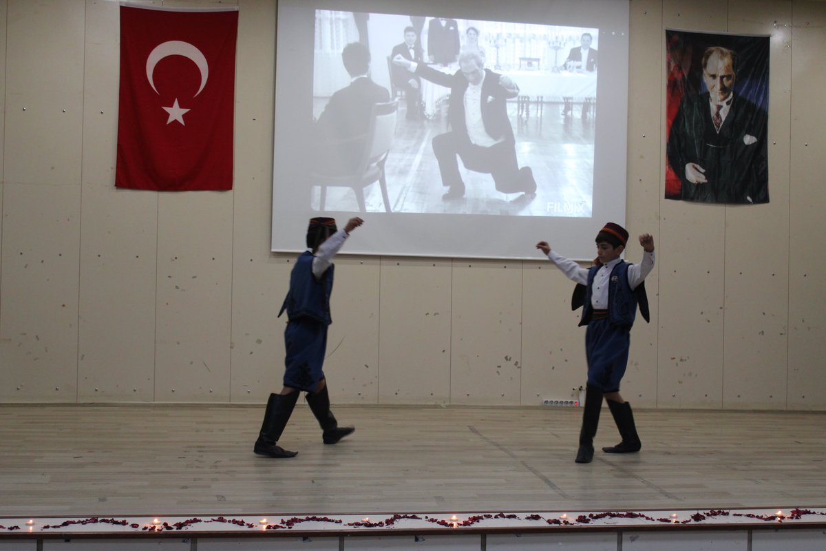 HorasanB's tweet photo. Kaymakamımız Sn  Mesut Ozan YILMAZ, Belediye Başkan Vekilimiz Sn  Bekir ZİREK, ilçe protokolü ile birlikte 10 Kasım Gazi Mustafa Kemal Atatürk’ü Anma Günü programı kapsamında ilçemizde gerçekleştirilen Çelenk Sunma Törenine ⤵️ https://t.co/bLpfRdpy1X