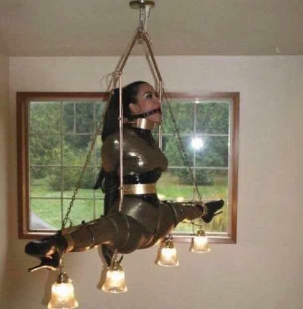 BeebeeLuv3's tweet image. My only thing with polyamory is that I need several toilets. I be having to #useIT like it can’t be 5 asses to 1 toilet in this house! We aren’t about to go get pizza, and now 4 people about to shit they self while someone blowing up the bathroom. We’d need 3-4 like