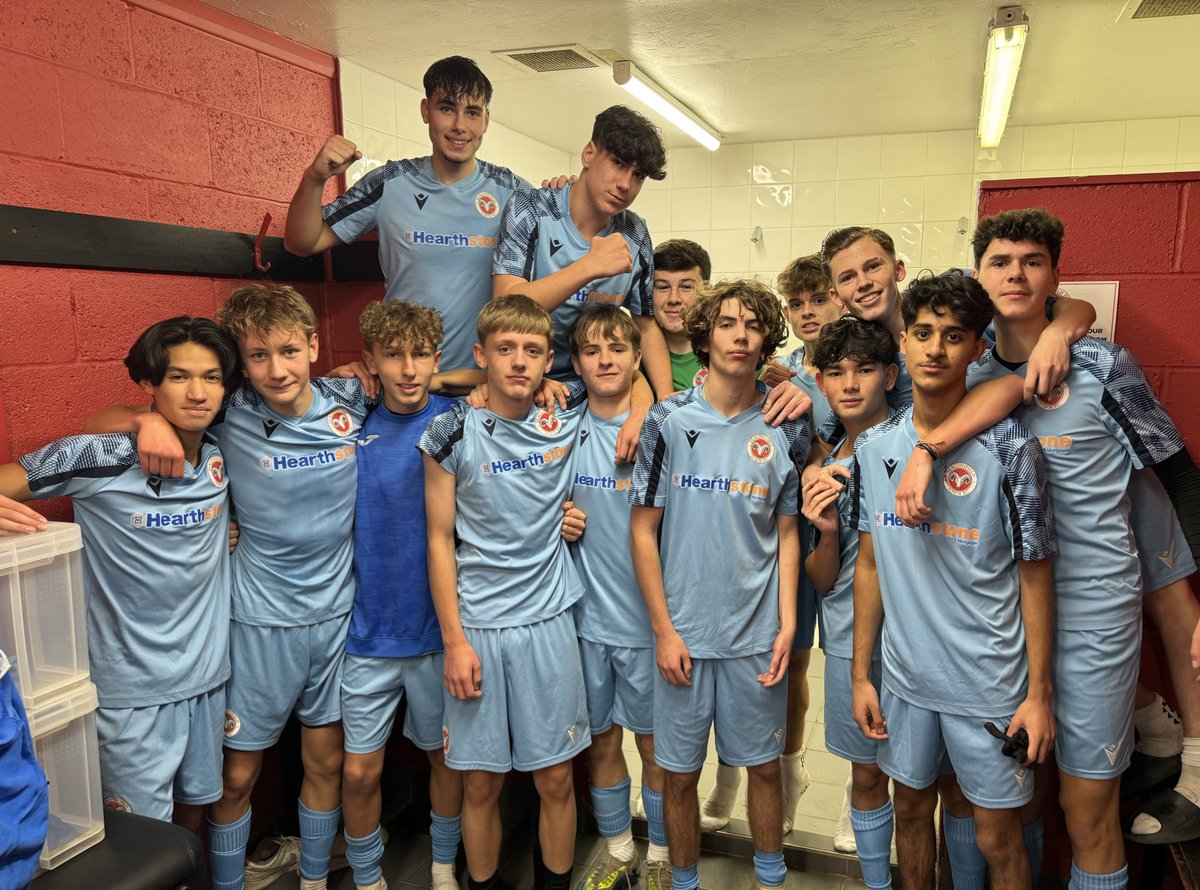 unitedselect's tweet photo. A 5-1 win in the late kick off for our @BeaconsfieldFC U16’s last night vs Barnet FC  @academybees_ U16’s - a superb display and some cracking goals! We done lads. https://t.co/dRIrbgkVL3