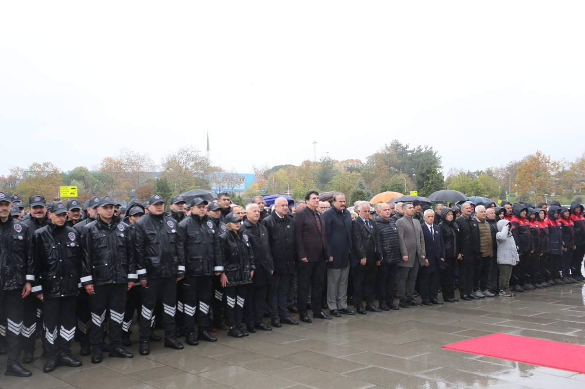 SafakBasa's tweet photo. İSKİ ailesi olarak Gazi Mustafa Kemal Atatürk’ün aramızdan ayrılışının yıl dönümünde, idaremizde düzenlediğimiz anma töreninde bir aradaydık.

Atatürk’ün bizlere bıraktığı değerlere sahip çıkmaya, O’nun mirasını yaşatmaya ve gelecek nesillere aktarmaya devam edeceğiz. 

Sen hep #yanımızdasın
