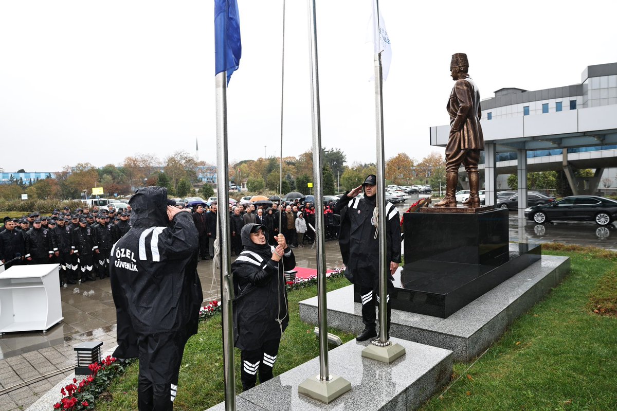 SafakBasa's tweet photo. İSKİ ailesi olarak Gazi Mustafa Kemal Atatürk’ün aramızdan ayrılışının yıl dönümünde, idaremizde düzenlediğimiz anma töreninde bir aradaydık.

Atatürk’ün bizlere bıraktığı değerlere sahip çıkmaya, O’nun mirasını yaşatmaya ve gelecek nesillere aktarmaya devam edeceğiz. 

Sen hep #yanımızdasın