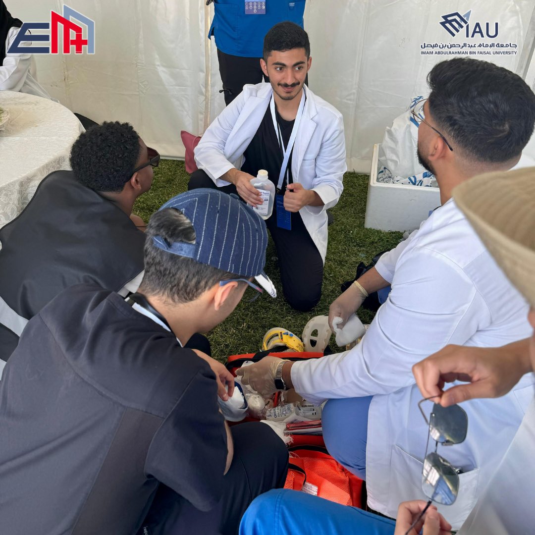 EMClubIAU's tweet image. Incredible day for our EM Club members volunteering at the 2024 Asia Triathlon Junior! 🏅🏃‍♀️🚴 🏊‍♂️
They’re on-site, ensuring athletes are safe and supported with essential medical care. From providing first aid to offering encouragement, our team is here every step of the way! 💪