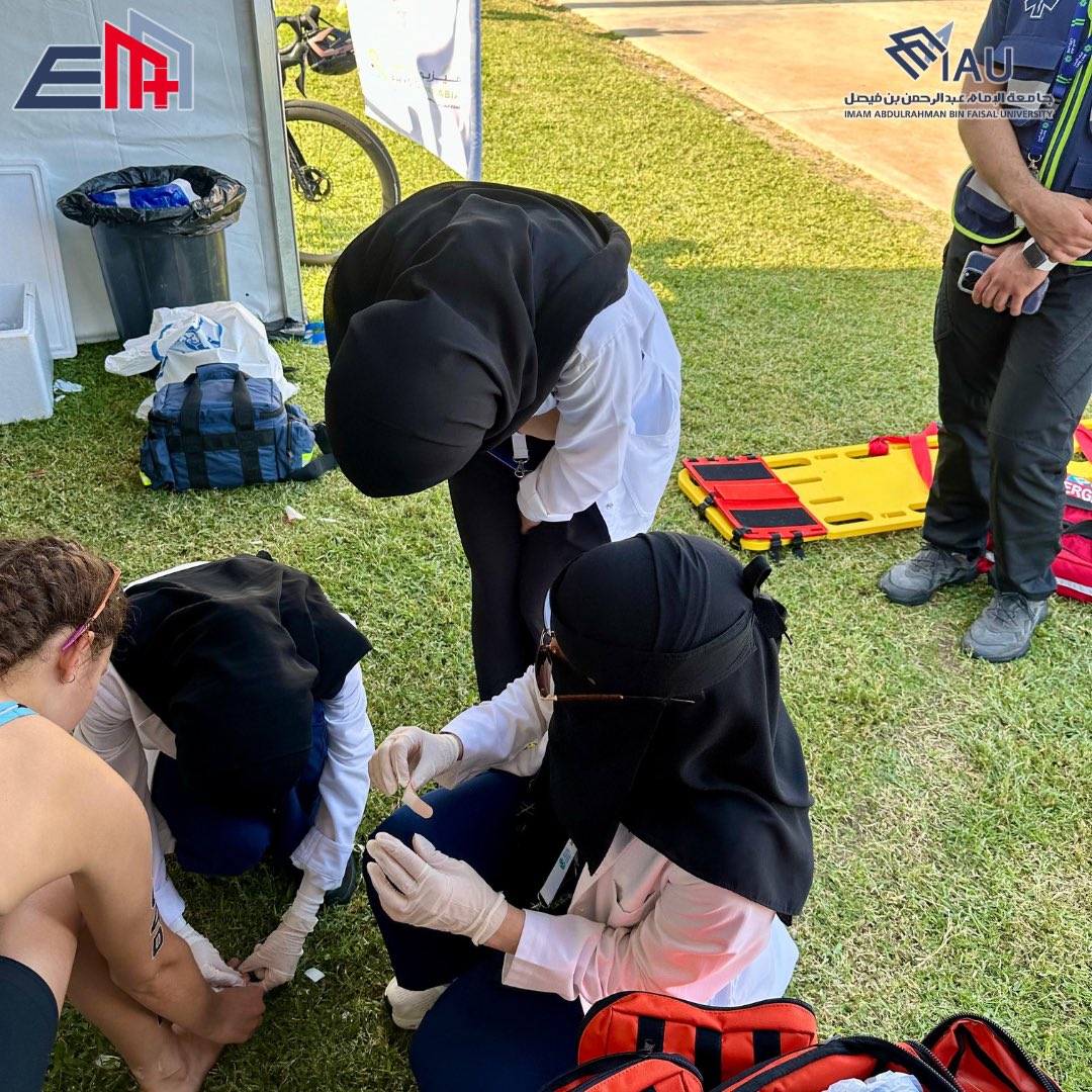 EMClubIAU's tweet image. Incredible day for our EM Club members volunteering at the 2024 Asia Triathlon Junior! 🏅🏃‍♀️🚴 🏊‍♂️
They’re on-site, ensuring athletes are safe and supported with essential medical care. From providing first aid to offering encouragement, our team is here every step of the way! 💪