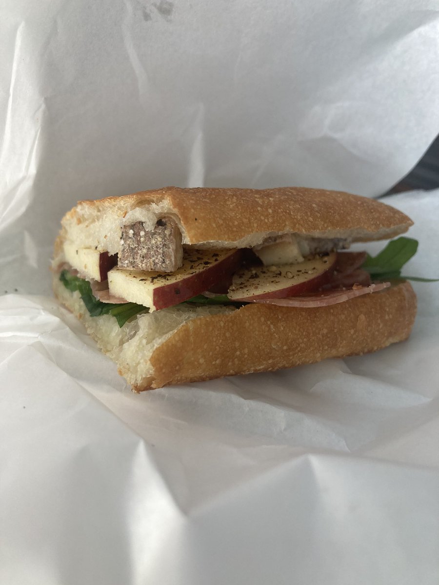 kobakenchang's tweet photo. 小塚山公園厳選旨いもの😋

リンゴとゴルゴンゾーラとサラミのサンドイッチ🥪
4種のキノコピザ🍕
国産レモンのレモネード🍋

今日はホント暴食の日でした😅
美味しかった🤤

 #小塚山公園 
 #CASSADY 
 #HyugaKitchen
 #DAILYSURF 
 #暴食戦線 https://t.co/zCS6M24b7n