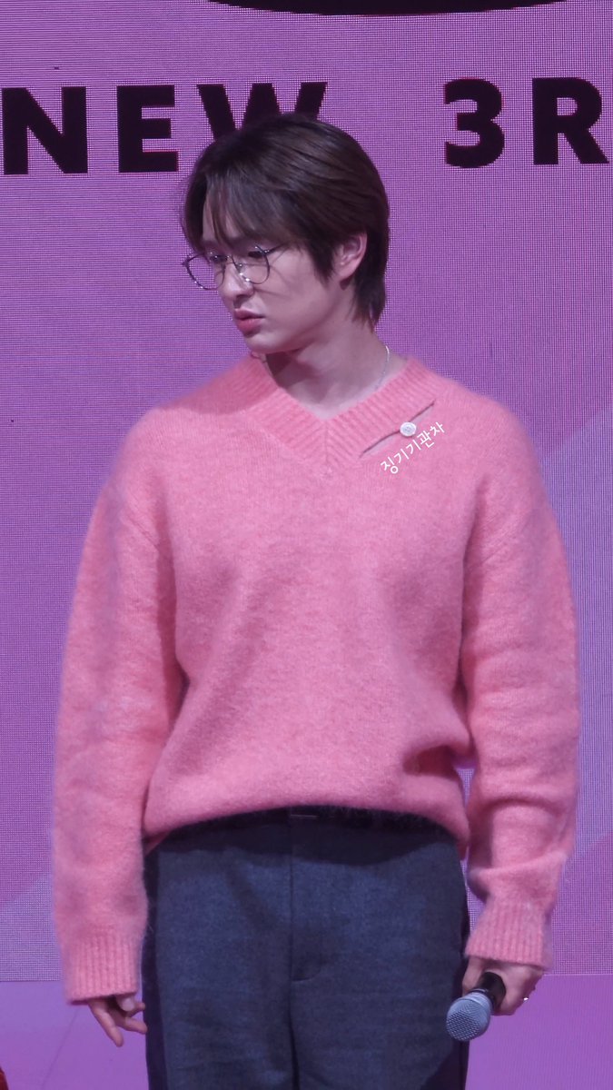 cowpoke690's tweet image. ONEW FROM SHINEE?????? HELLO??????