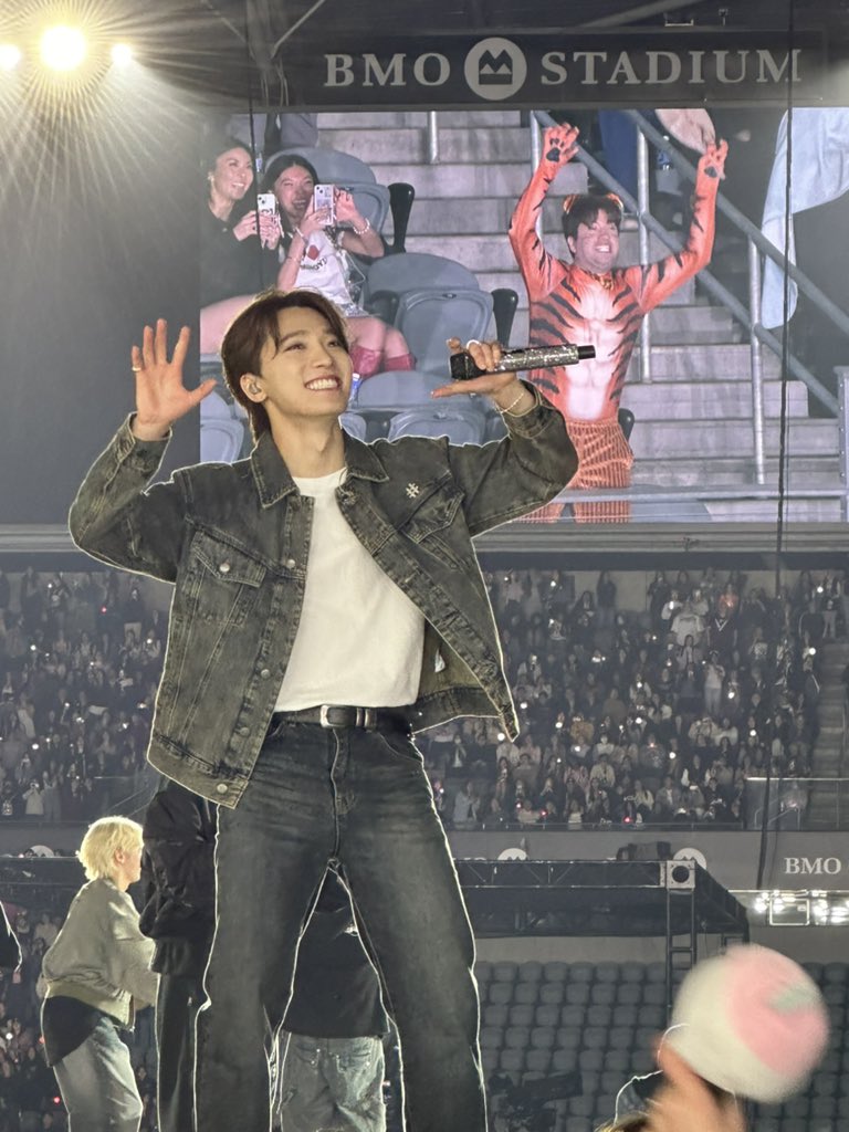 joonsatellite's tweet photo. DINO MY LOVE 🥹
#SEVENTEENinLA
#SVT_RIGHT_HERE_IN_LA 
#SEVENTEEN_RIGHT_HERE_IN_LA https://t.co/UZdWS5fIIL