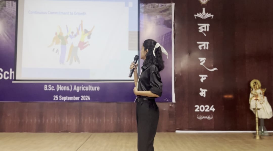 Sanskritii_21's tweet photo. ✨As the organizer of GDG on Campus-@GLncts, I had the incredible opportunity to step on stage, with over 600+ enthusiastic students eager to dive into the world of @Google technologies🎉
Special thanks to @Nikkitagandhi community manager @GoogleDevsIN
#google #googlefordeveloper https://t.co/jMWGJR0AvM