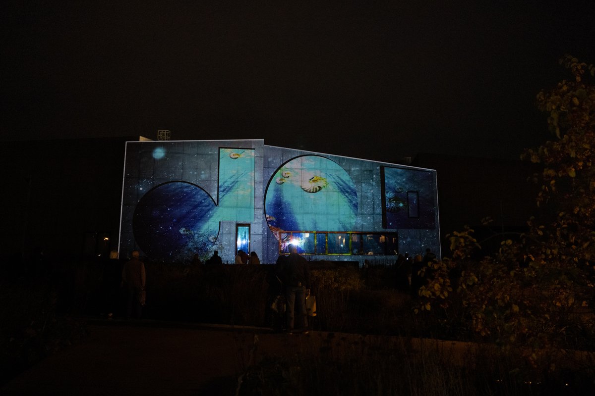 For #LightUp2024, a spectacular animation celebrating 100 years of Surrealism will be projected across our building. 

Make an evening of it with family activities &amp; our shop and café open until late too. 

Fri 15, Sat 16, Sun 17 Nov
4-8pm
FREE

hepworthwakefield.org/whats-on/light…
