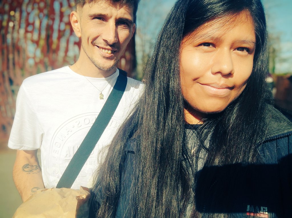 WKhalifa46's tweet photo. Este finde! He conocido a mi martillo de Twitch! Amí tía Phil! @apece_ Que buena gente conocimos en Stream!❤️ @auronblink cuando te toca ATI?😁 así ya conozco también el escudo!😂  Tía Phil aunque aun no te has ido a sido un placer! Y siempre será bienvenida A mi guarra morada!🥰 https://t.co/A2H6UbBemh