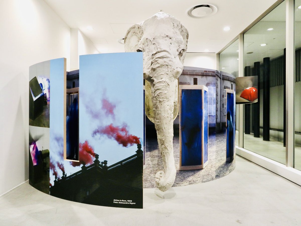 DSMGINZACDG's tweet photo. COMME DES GARÇONS X ROMAN SIGNER installation by Rei Kawakubo at Dover Street Market Ginza 1F Elephant Space.
#commedesgarcons
#romansigner
#doverstreetmarketginza https://t.co/NRK2gBMxxy