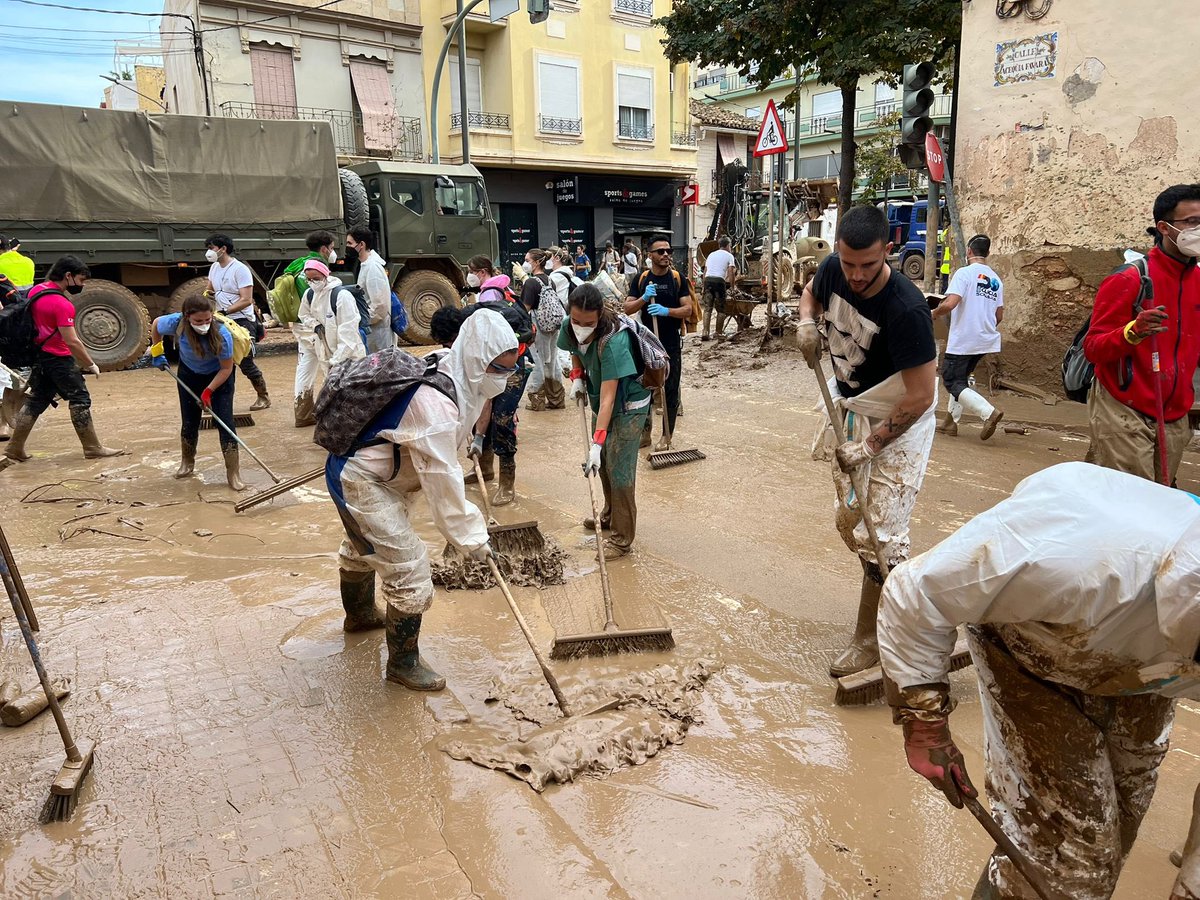 cayetanaAT's tweet photo. España: esa voluntad, ciertamente empecinada, de vivir juntos los distintos. Esa arquitectura solidaria que ha durado siglos. 

Ayer, Massanassa. https://t.co/8ct45qB8JF